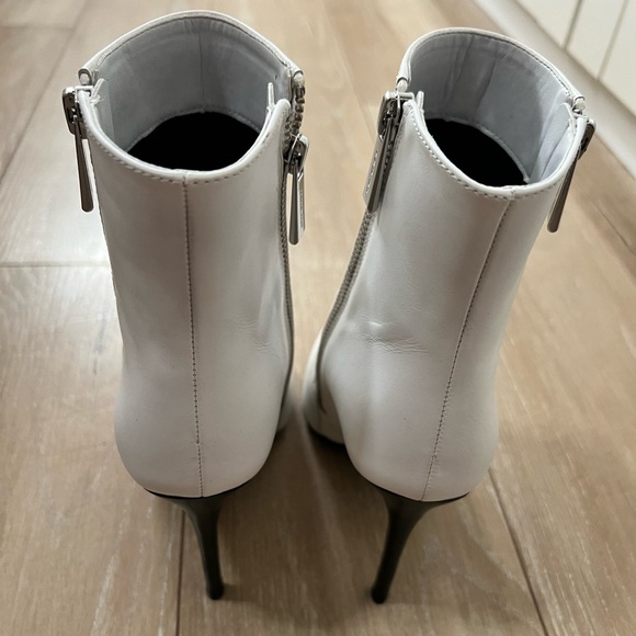 Michael Kors White booties - Picture 2 of 6